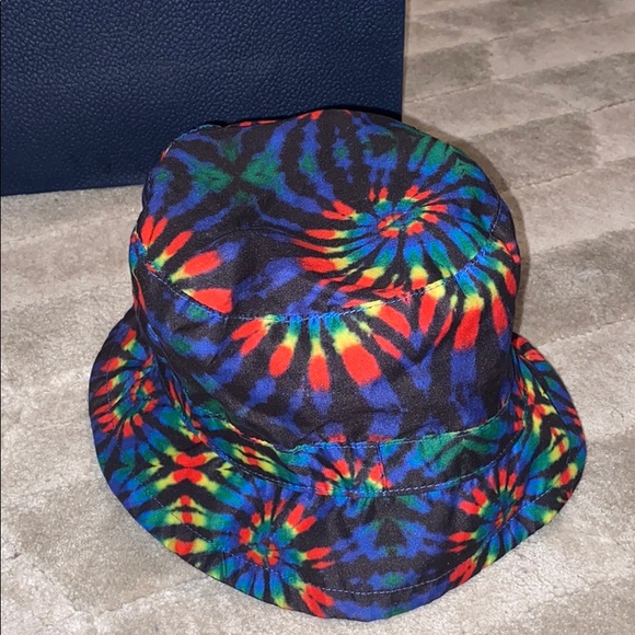 Reversible bucket hat - Picture 2 of 3